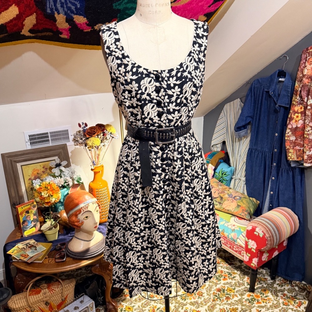 Betsey Johnson VTG Black Floral Embroidered Fit & Flare Button Front Dress 10